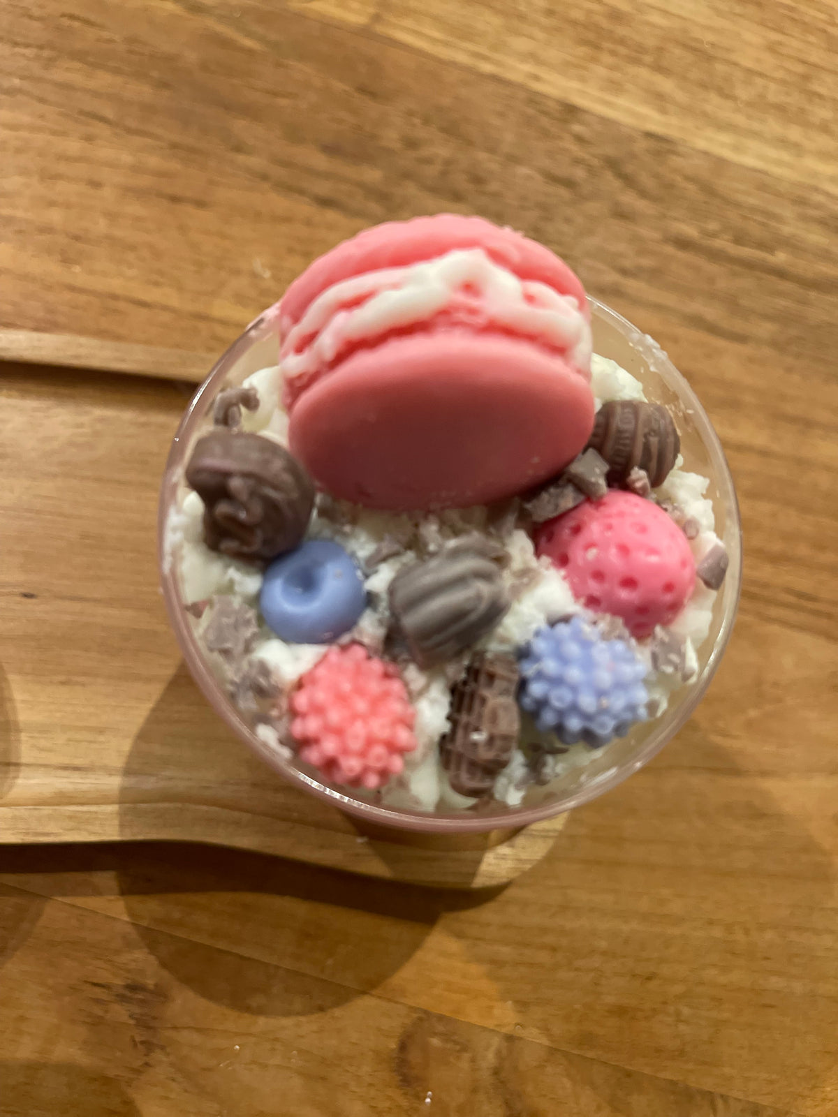 Candela Berry Macaron