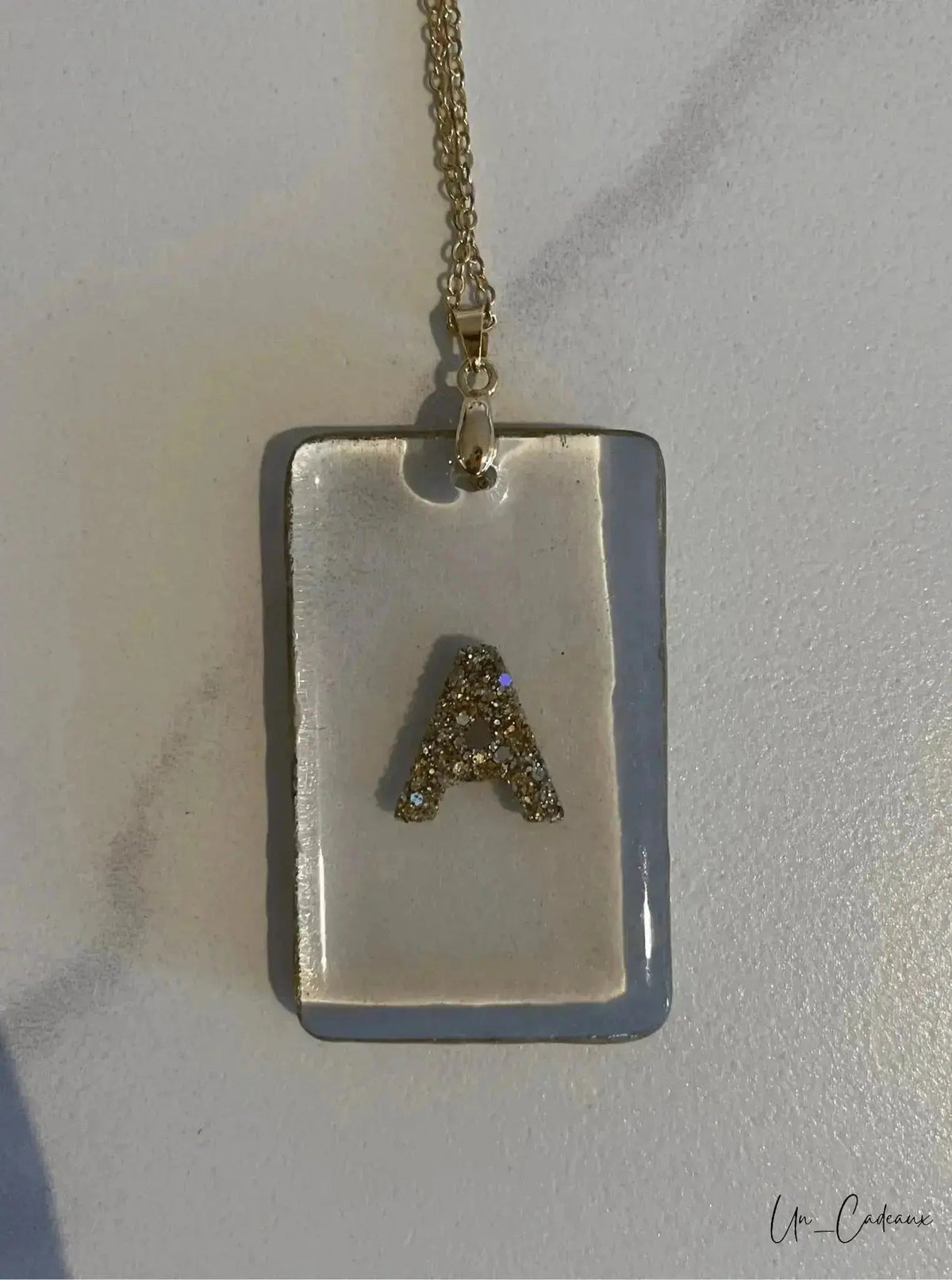 Ciondolo in Resina Rettangolare Trasparente con Dettagli in Oro✨ - Un_Cadeaux