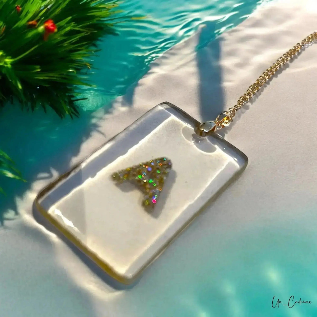 Ciondolo in Resina Rettangolare Trasparente con Dettagli in Oro✨ - Un_Cadeaux