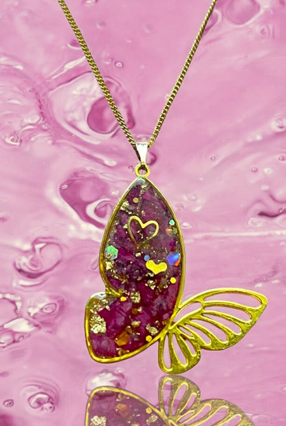 Set ciondolo Farfalla e orecchini a Cuore in Resina con Foglia d’Oro e Petali di Rosa - Un_Cadeaux